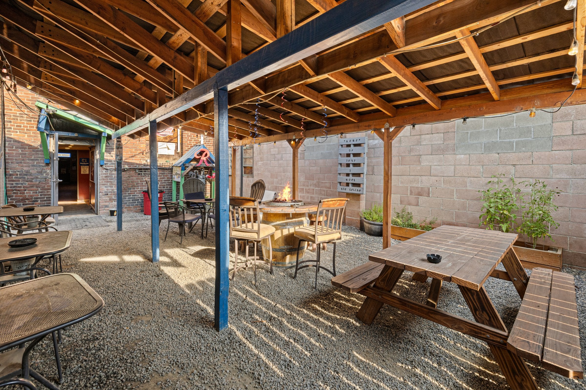 Bar & Lounge for Sale in Cle Elum, WA, $800K - Thumbnail 5
