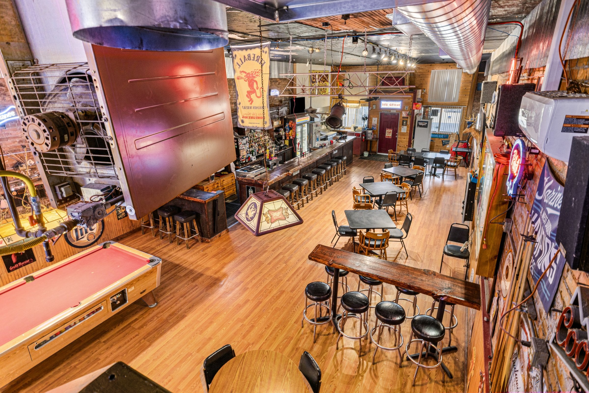 Bar & Lounge for Sale in Cle Elum, WA, $800K - Thumbnail 4