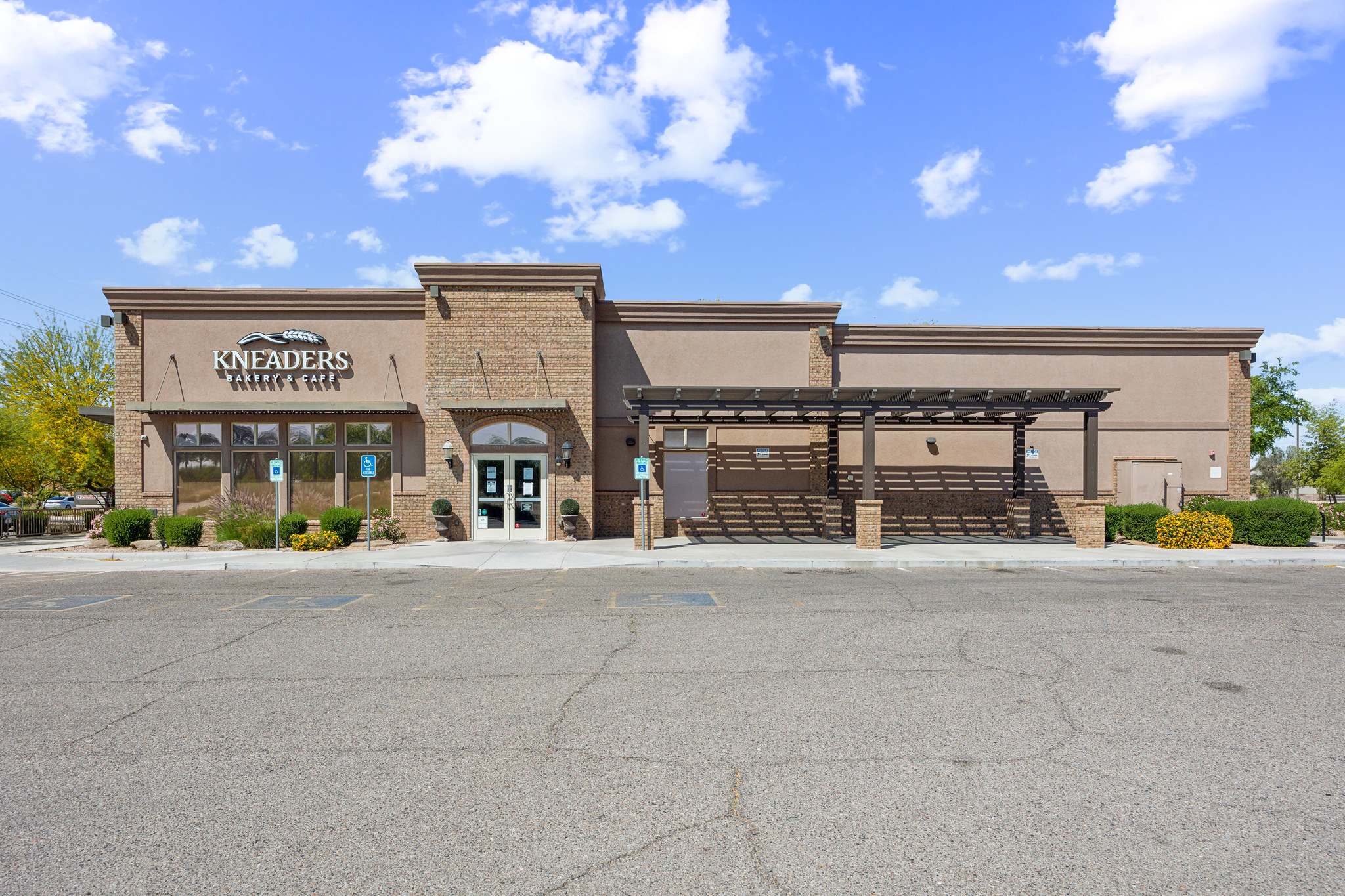 2,000 SF Commercial Space for Lease Next to Black Rock Coffee – Tempe, AZ