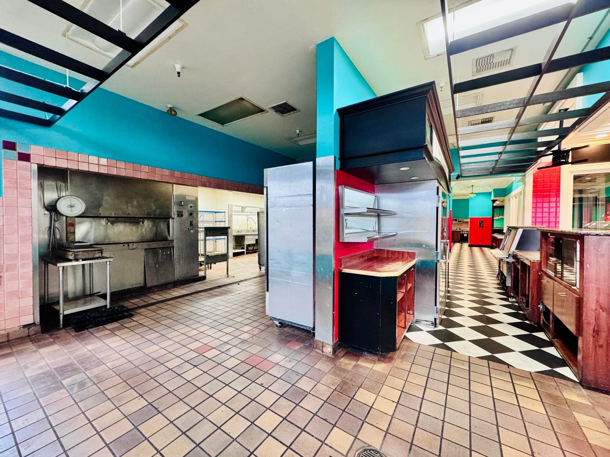 Full Restaurant for Lease in Redding, CA, 8,286 SF - Thumbnail 3
