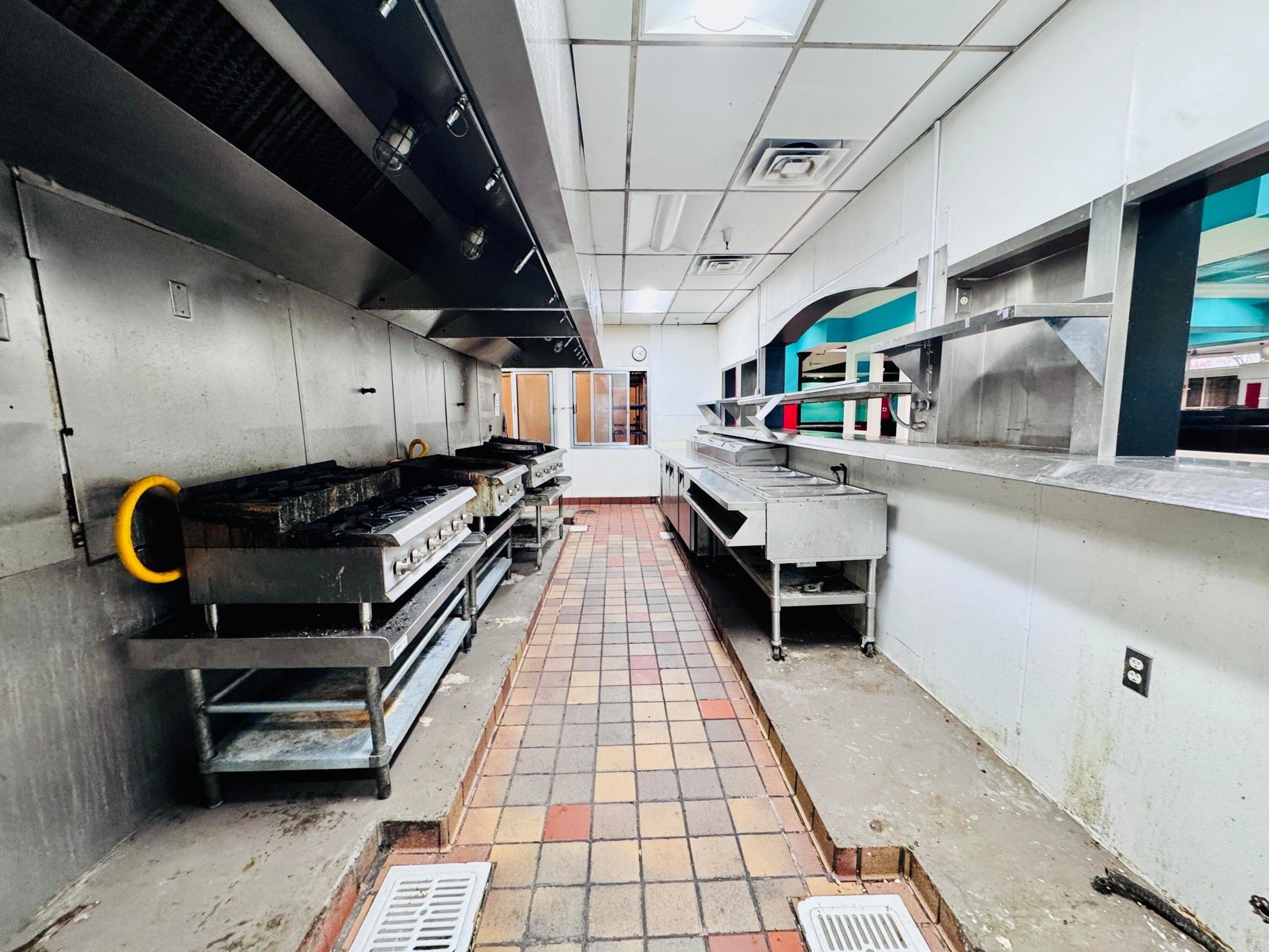 Full Restaurant for Lease in Redding, CA, 8,286 SF - Thumbnail 2