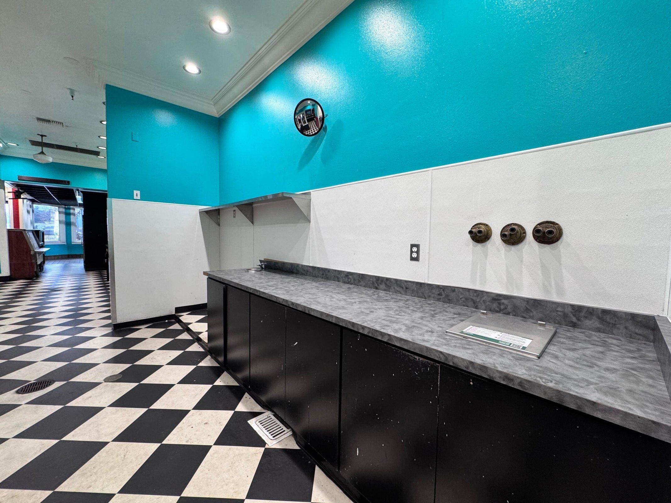 Full Restaurant for Lease in Redding, CA, 8,286 SF - Thumbnail 4