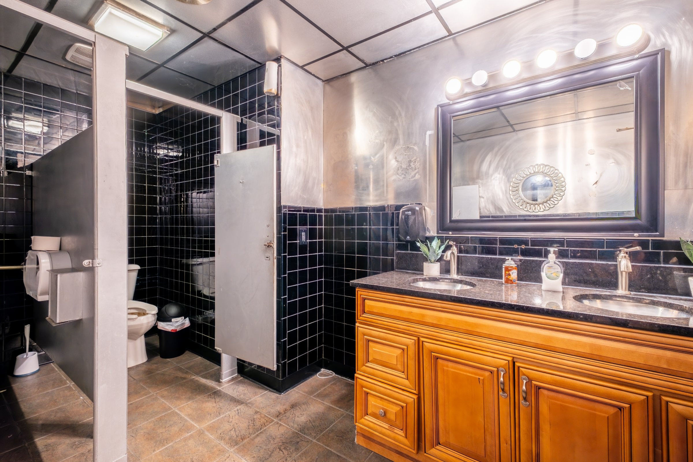 Full Restaurant for Sale in New Lothrop, MI, $225K - Thumbnail 4