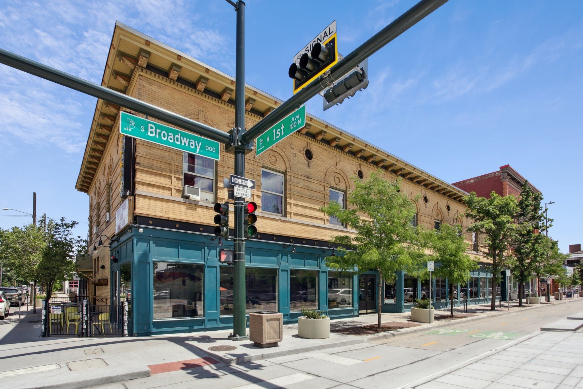 Iconic 2nd-Generation, Turnkey Restaurant for Lease in Denver - Thumbnail 1