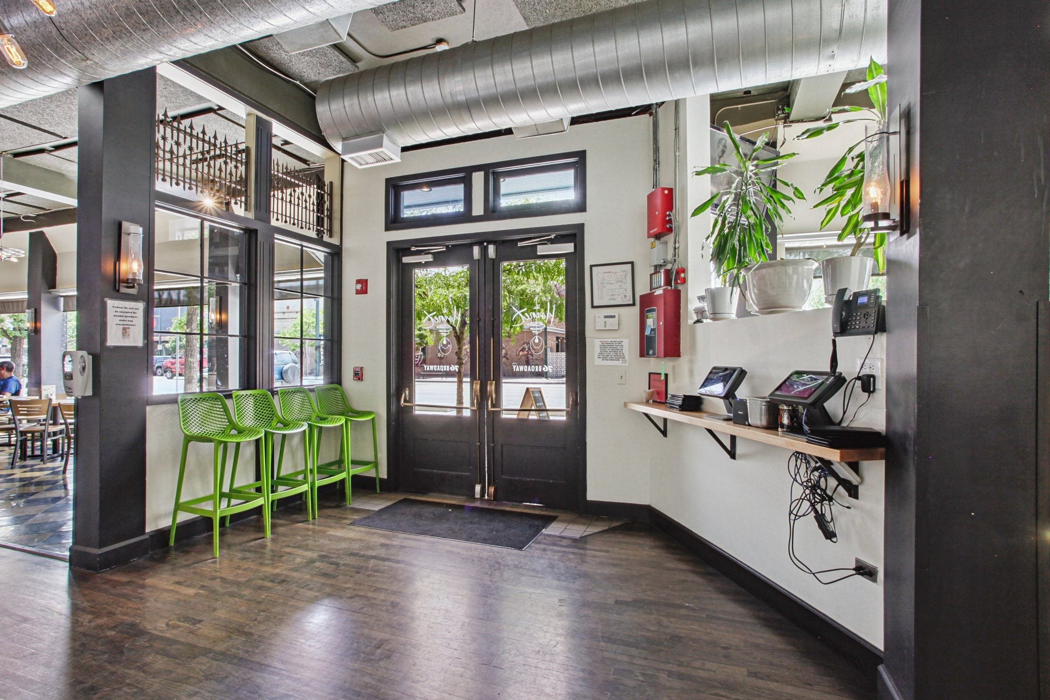 Iconic 2nd-Generation, Turnkey Restaurant for Lease in Denver - Thumbnail 4