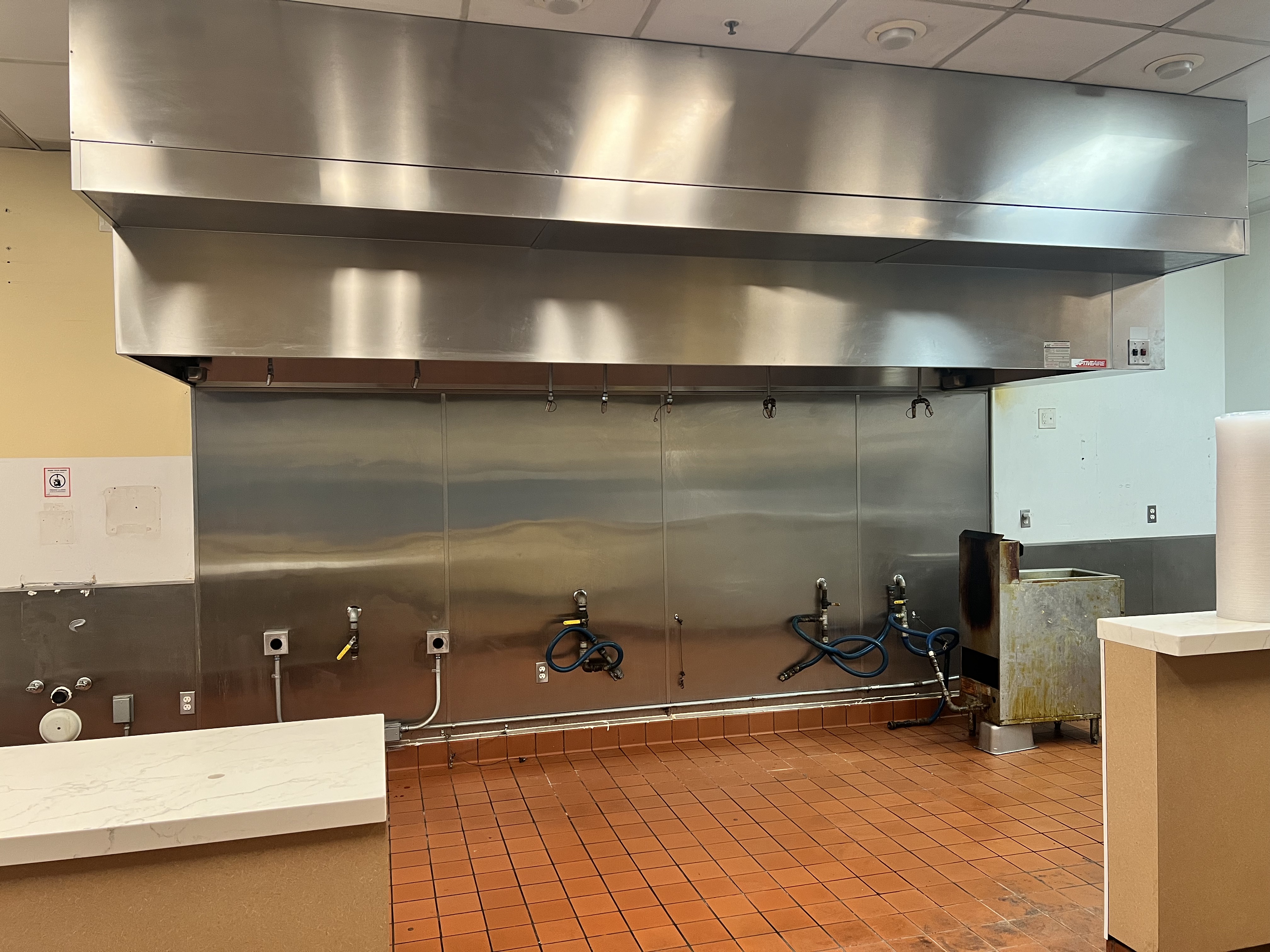 2nd Generation Restaurant (w/ large type 1 hood) available for lease in the Heart of Downtown San Rafael  - Thumbnail 1