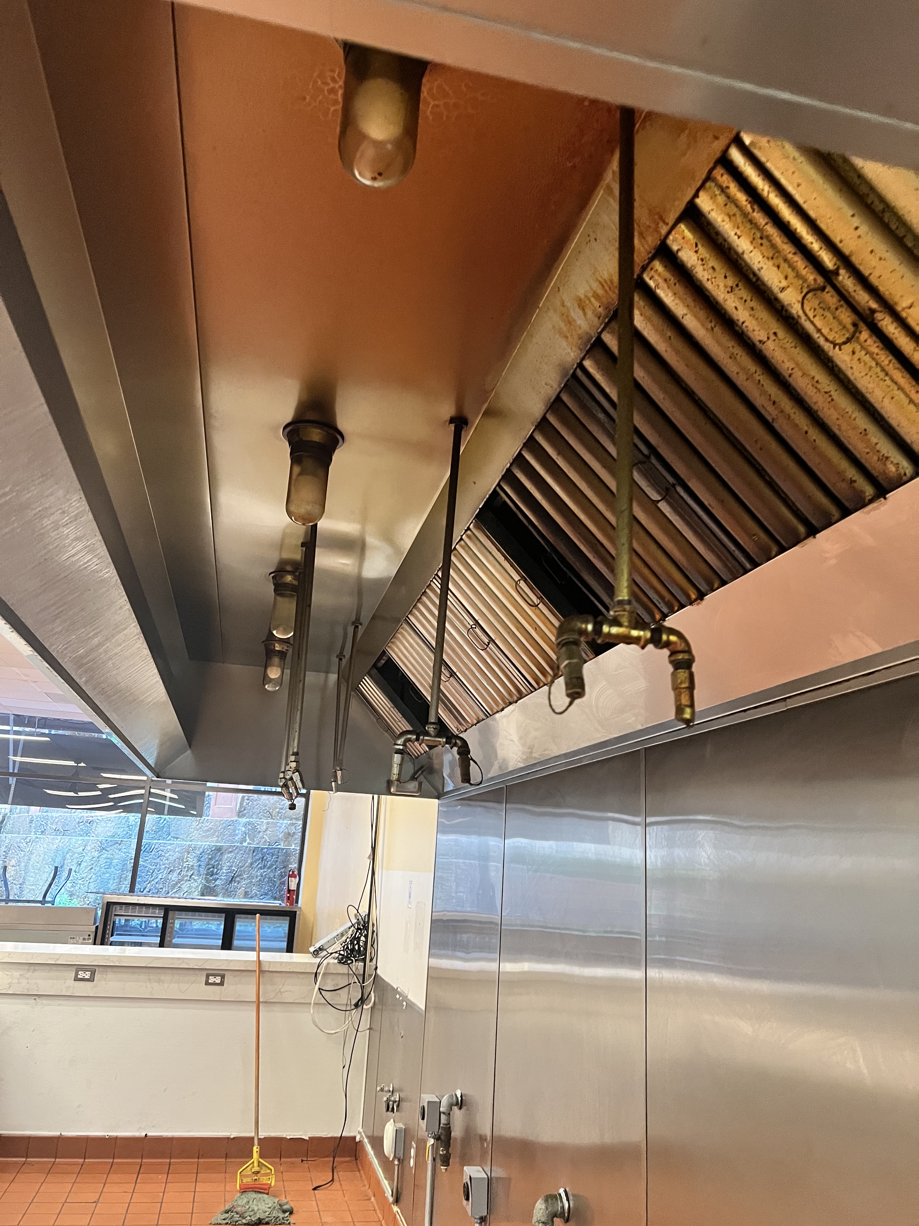 2nd Generation Restaurant (w/ large type 1 hood) available for lease in the Heart of Downtown San Rafael  - Thumbnail 5