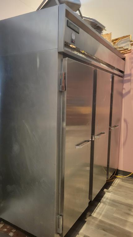 Second generation Restaurant Space with Dual usage of Grocery plus Restaurant - Thumbnail 4