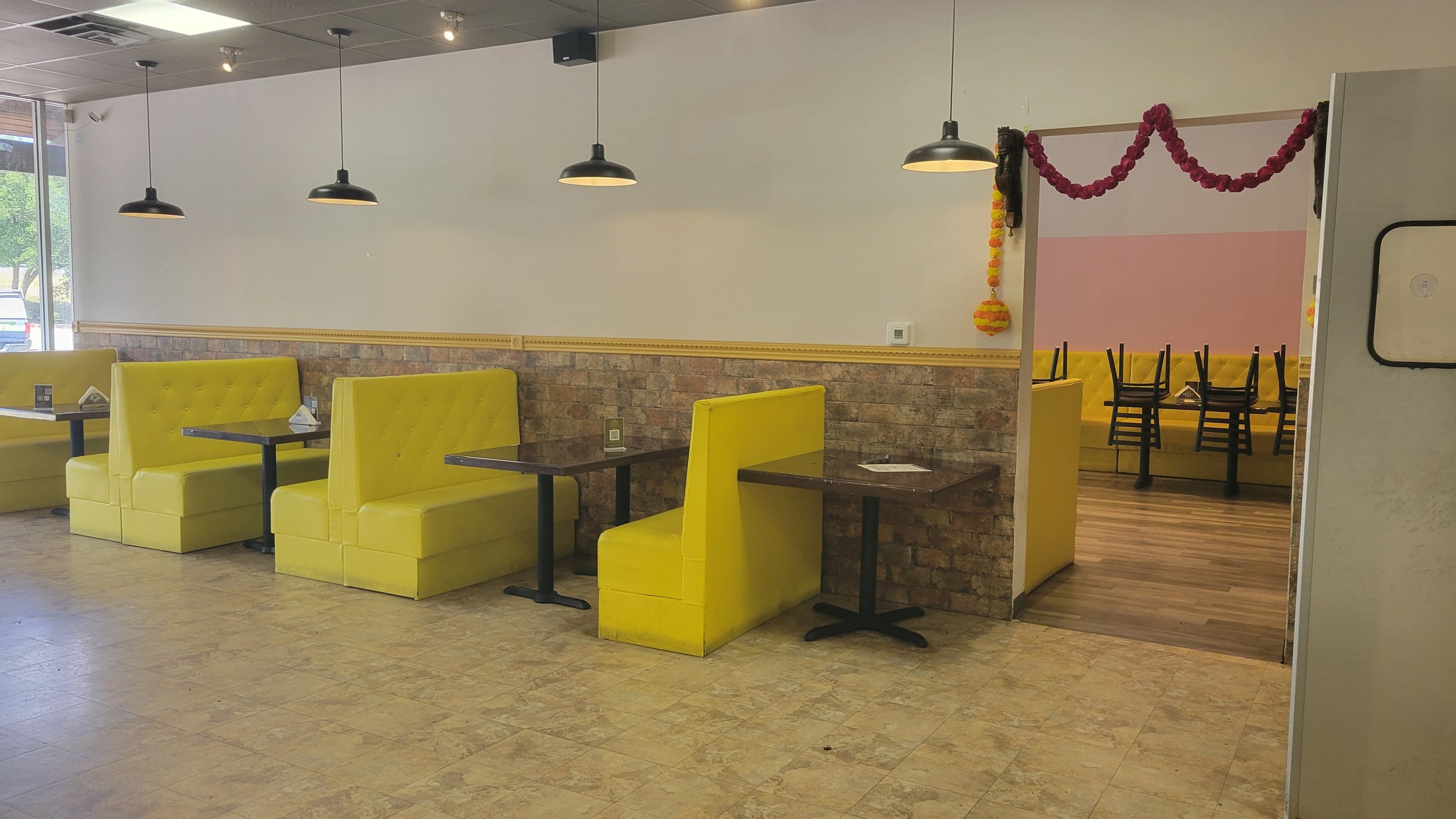 Second generation Restaurant Space with Dual usage of Grocery plus Restaurant - Thumbnail 2
