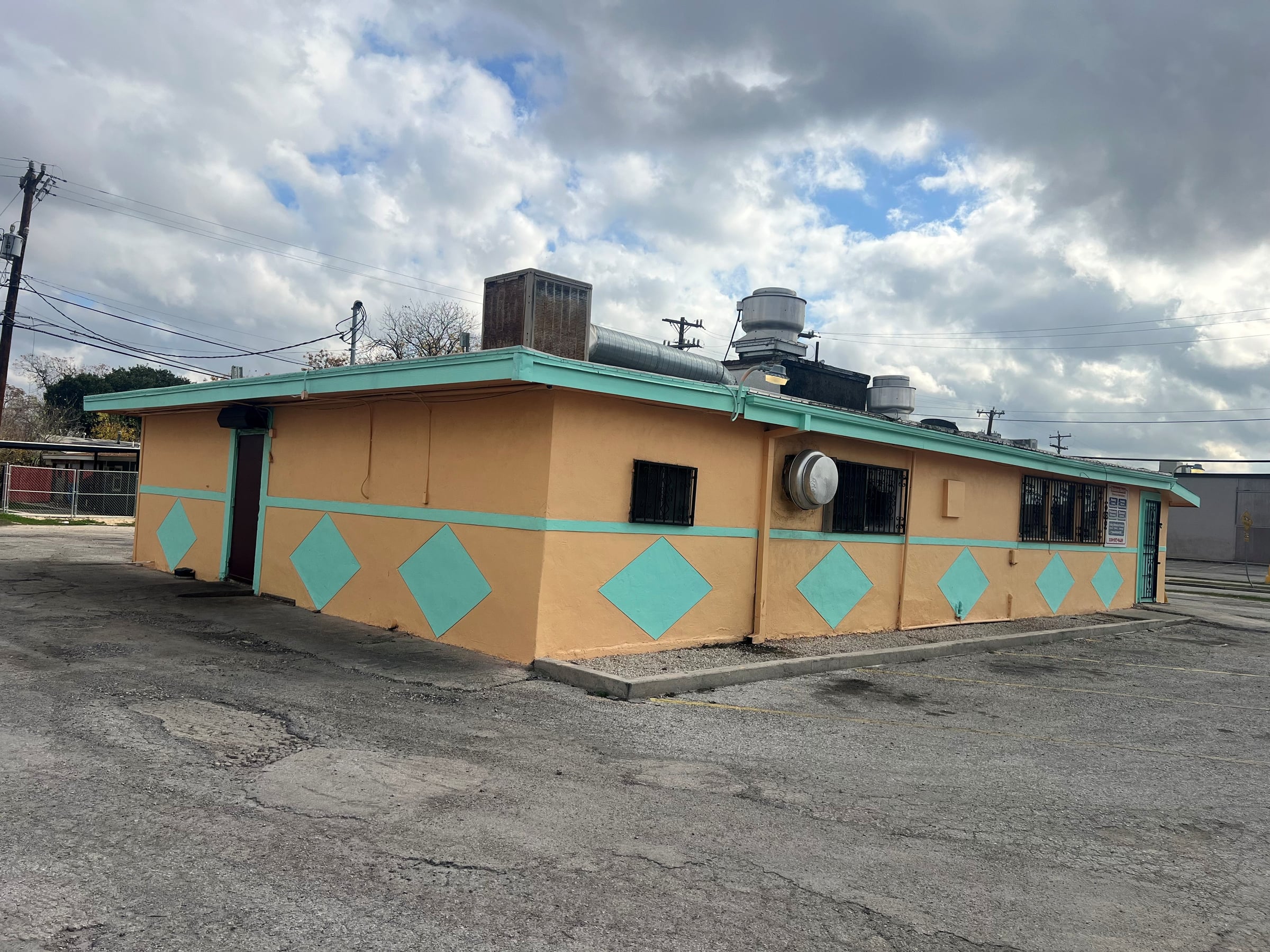 Restaurant property for Sale in San Antonio, TX, $450K - Thumbnail 1