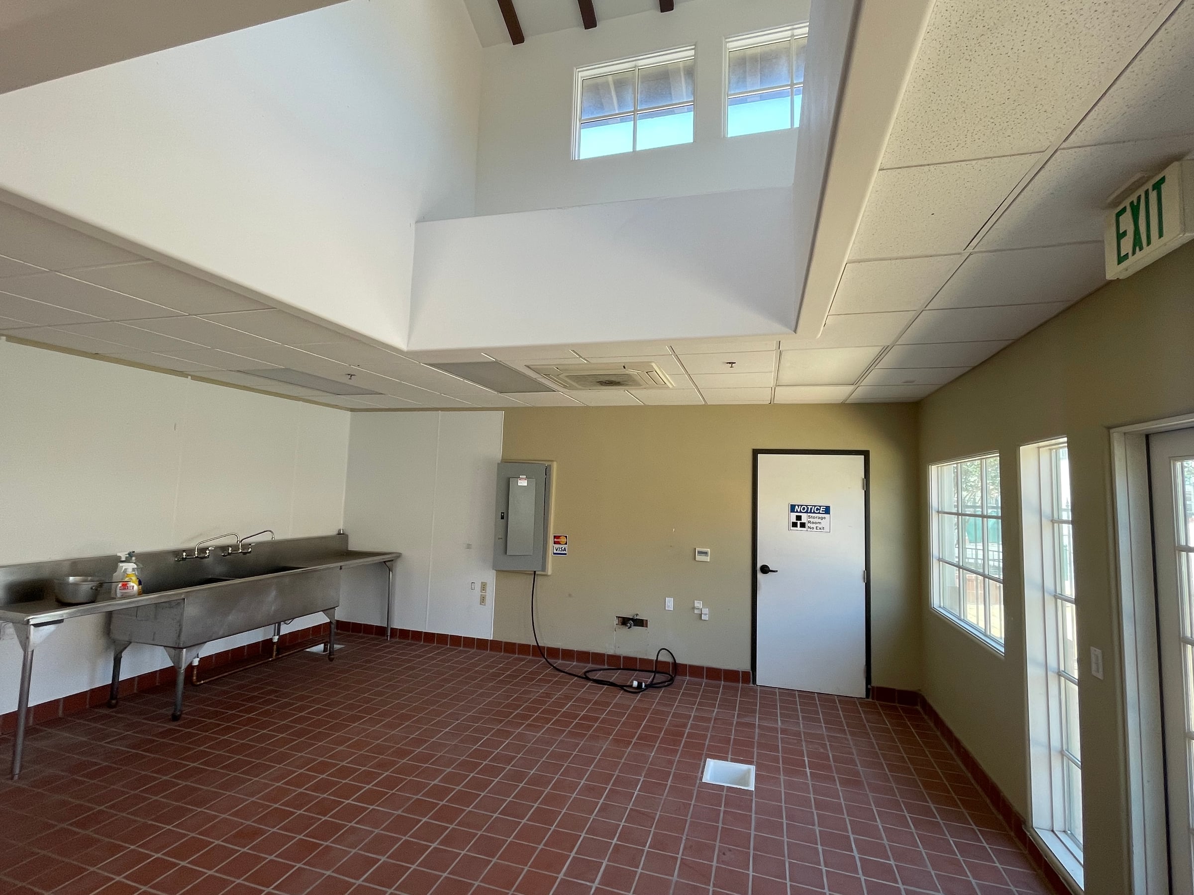 Full Restaurant for Lease in Santa Paula, CA, 4,800 SF