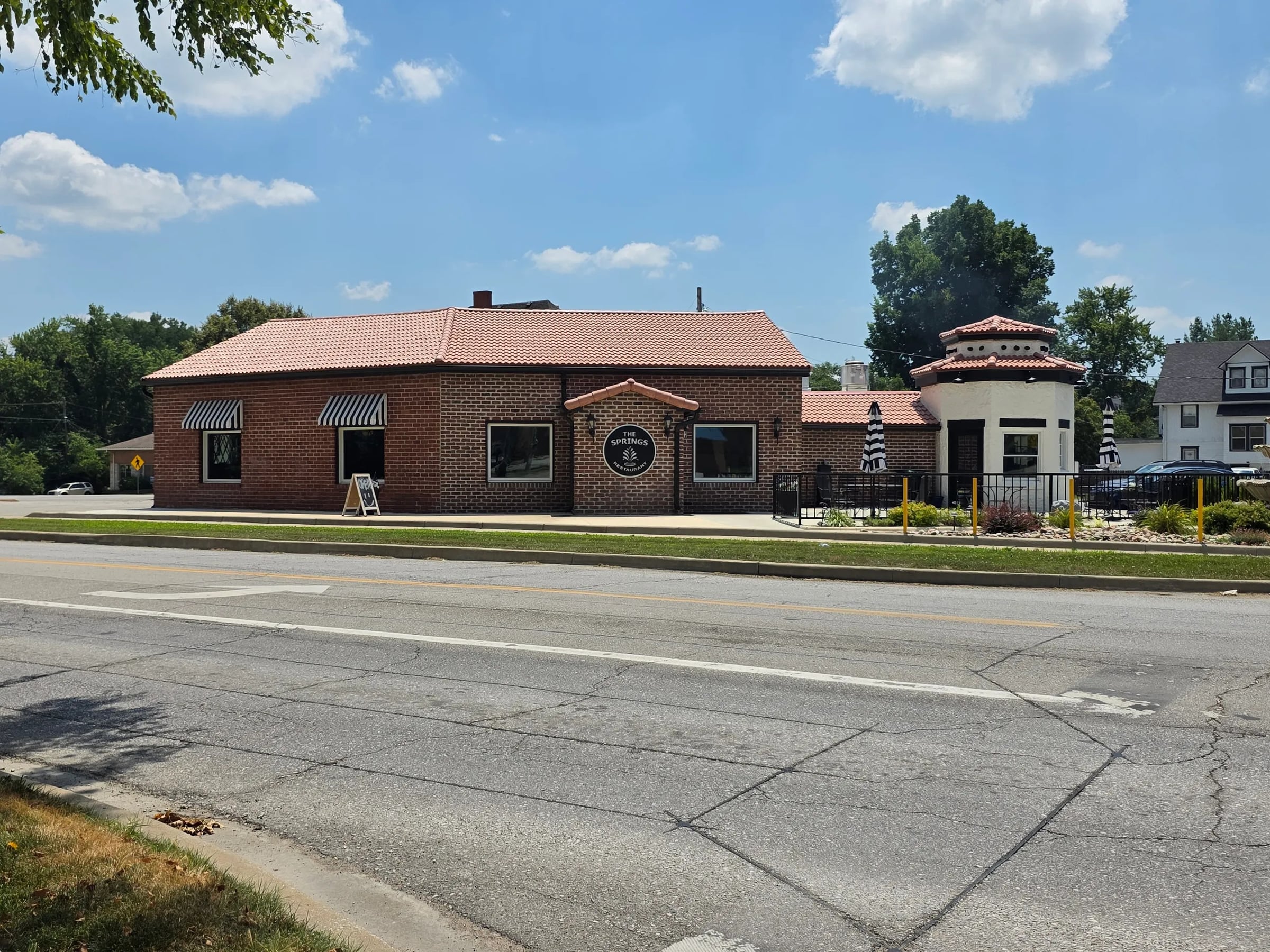 Full Restaurant for Lease in Excelsior Springs, MO, 3,700 SF