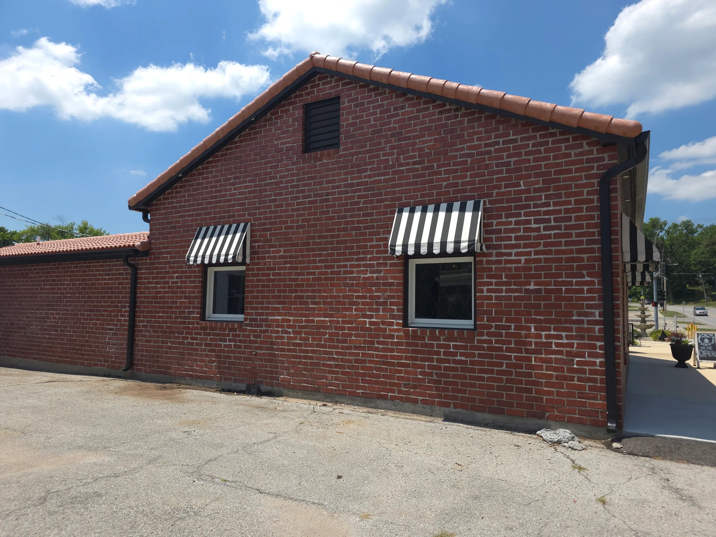 Full Restaurant for Lease in Excelsior Springs, MO, 3,700 SF - Thumbnail 1