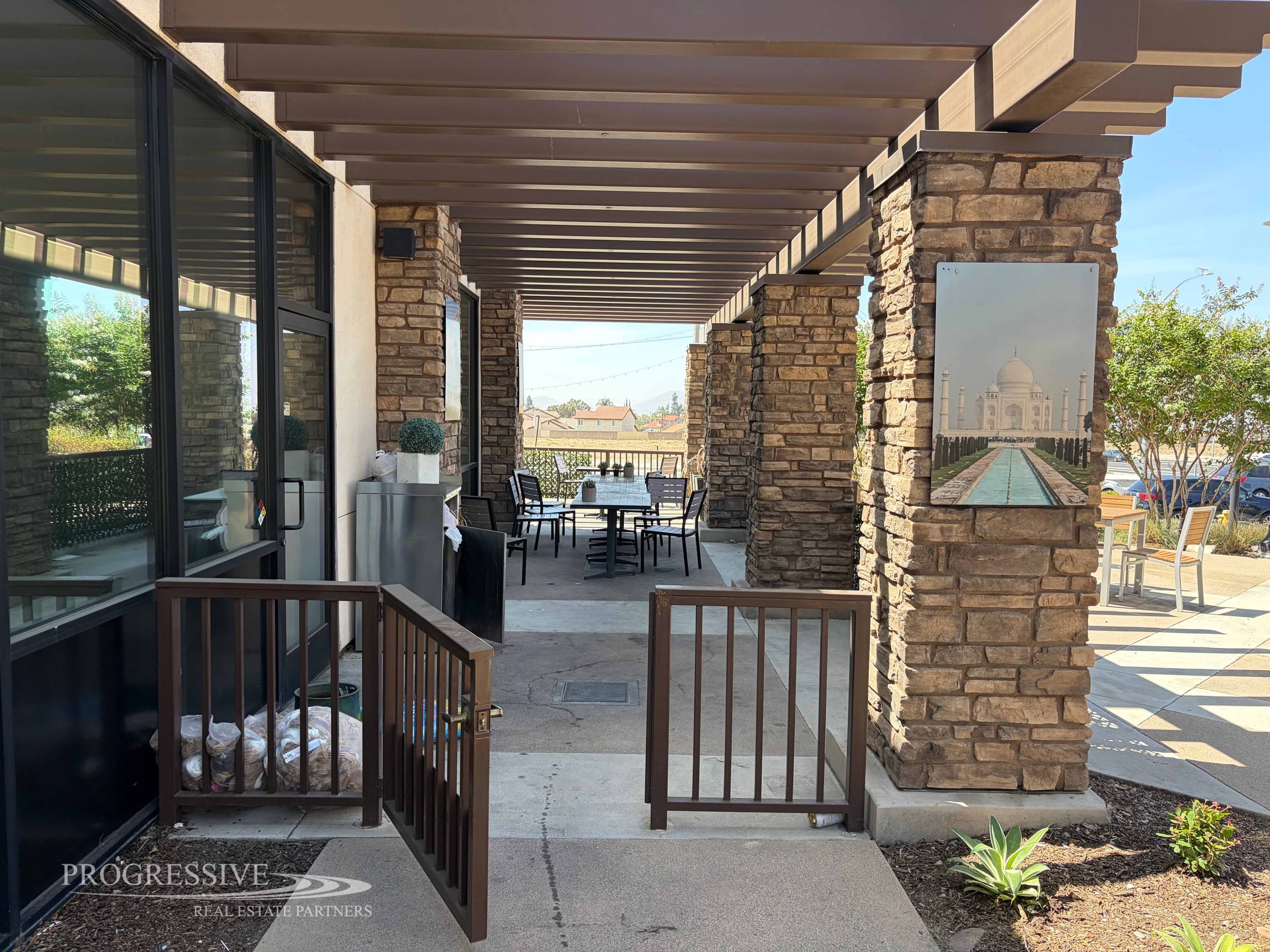 Full Restaurant for Lease in Fontana, CA, 2,000 SF - Thumbnail 1