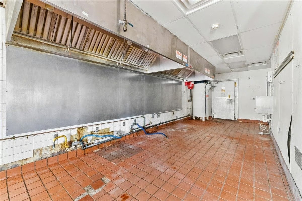 Drive-Thru Restaurant for Sale in Oneonta, AL, 2,651 SF - Thumbnail 4