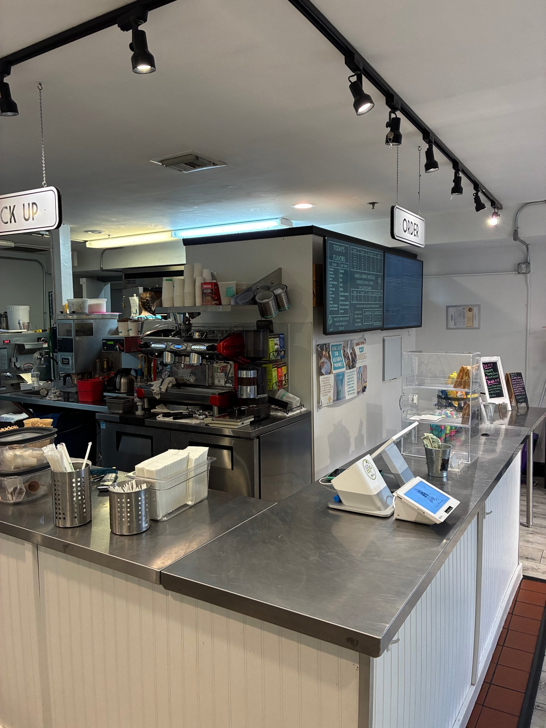 Non-Hooded Restaurant for Lease in Petaluma, CA, 1,078 SF - Thumbnail 1