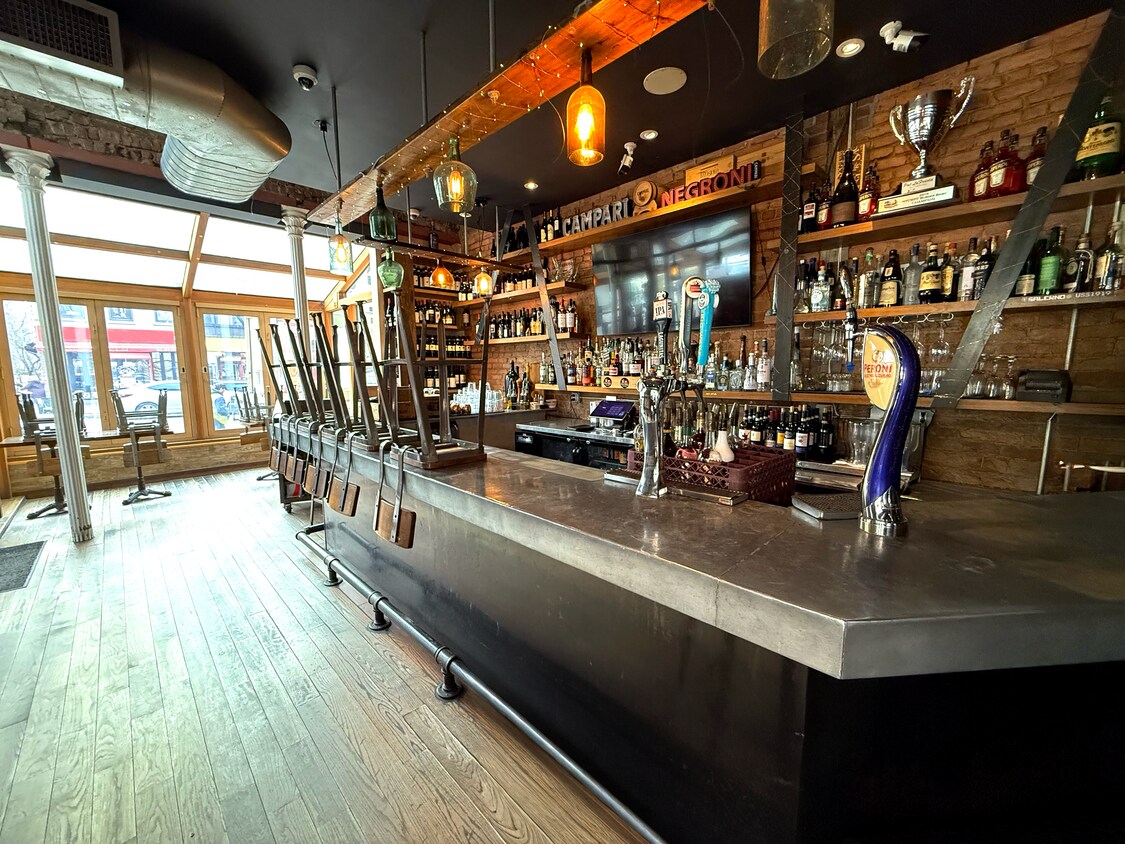 Prime Corner Turnkey Restaurant | Upper East Side - Thumbnail 2