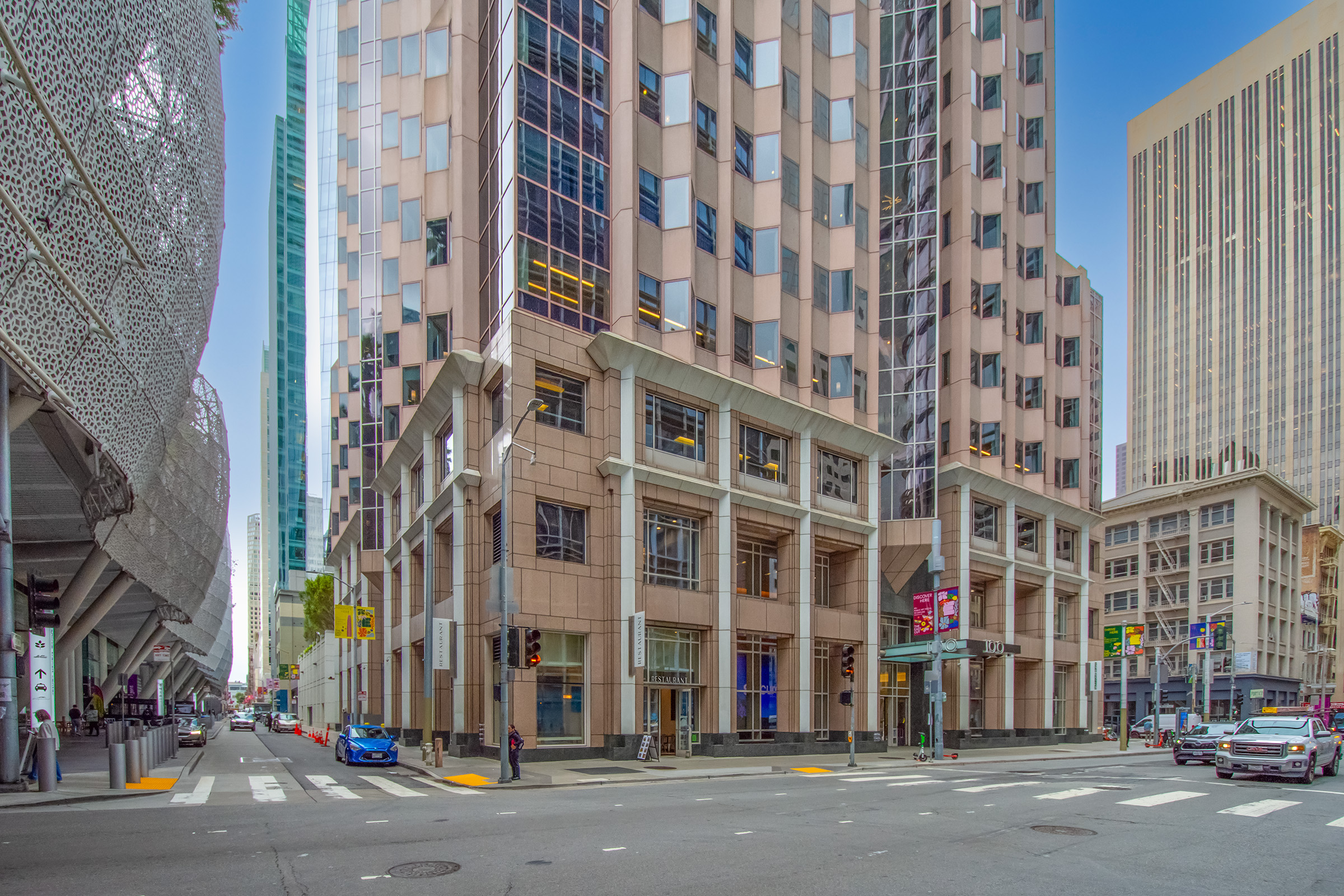 High-Visibility Restaurant Near Major Offices - Thumbnail 2