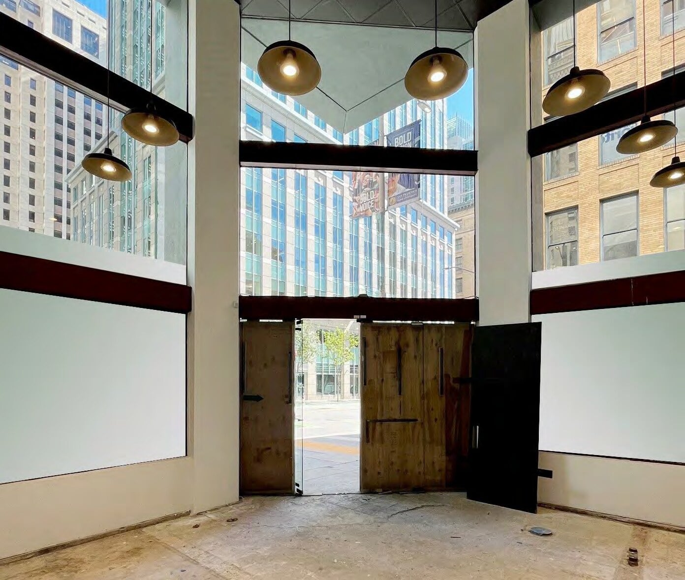 ±575 SF FiDi Retail / Café For Lease