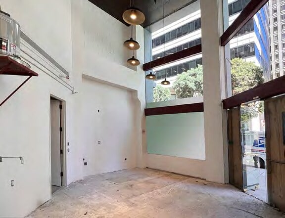 ±575 SF FiDi Retail / Café For Lease - Thumbnail 1