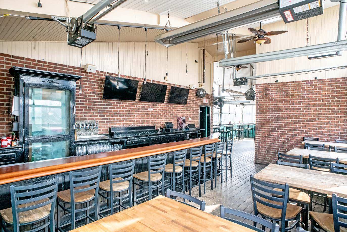 ±7,800 SF Restaurant Building Available For Sale - Thumbnail 4