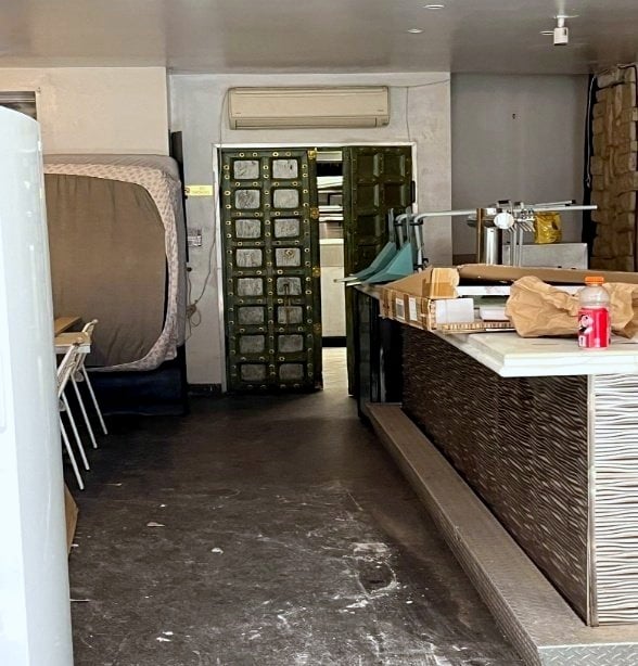 Multi-Use Full Restaurant for Lease in New York, NY, 2,000 SF - Thumbnail 2