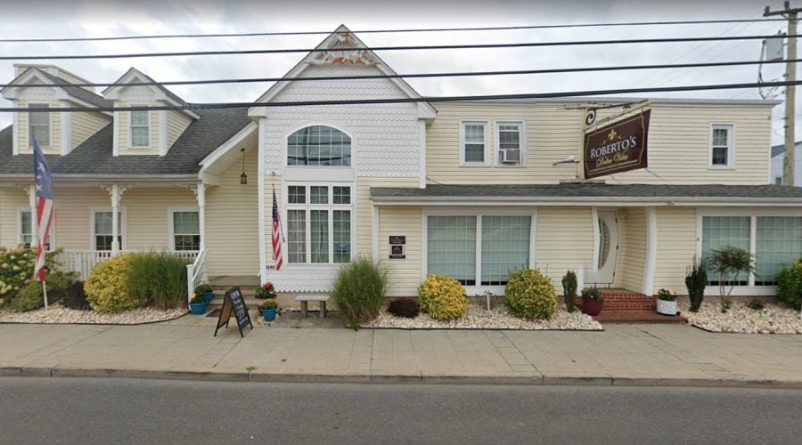 Italian Restaurant/3 Bedroom Apt for Sale - Image 1