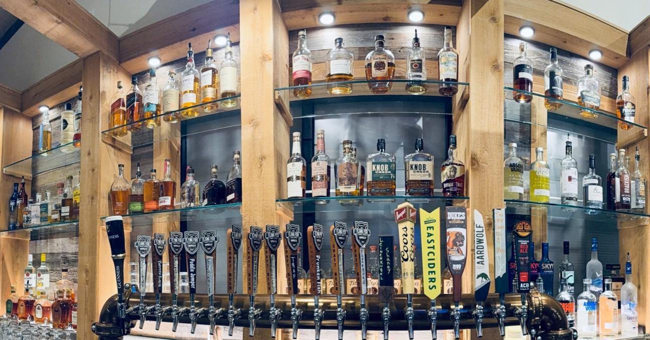 Prime Airport Restaurant/Bar Location - Thumbnail 1