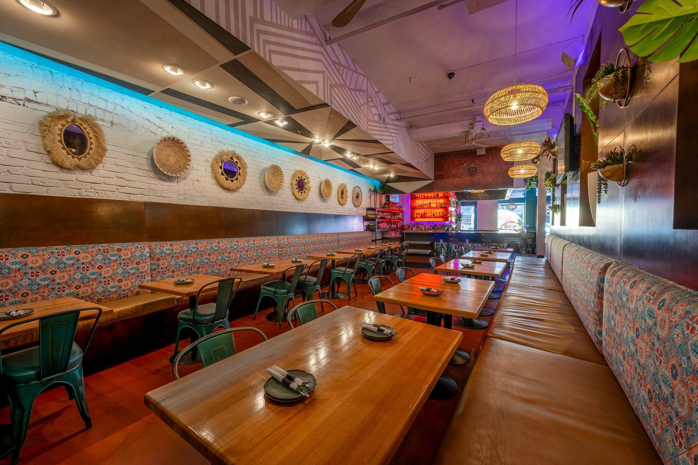 Gaslamp Restaurant / Bar For Sale - Thumbnail 4