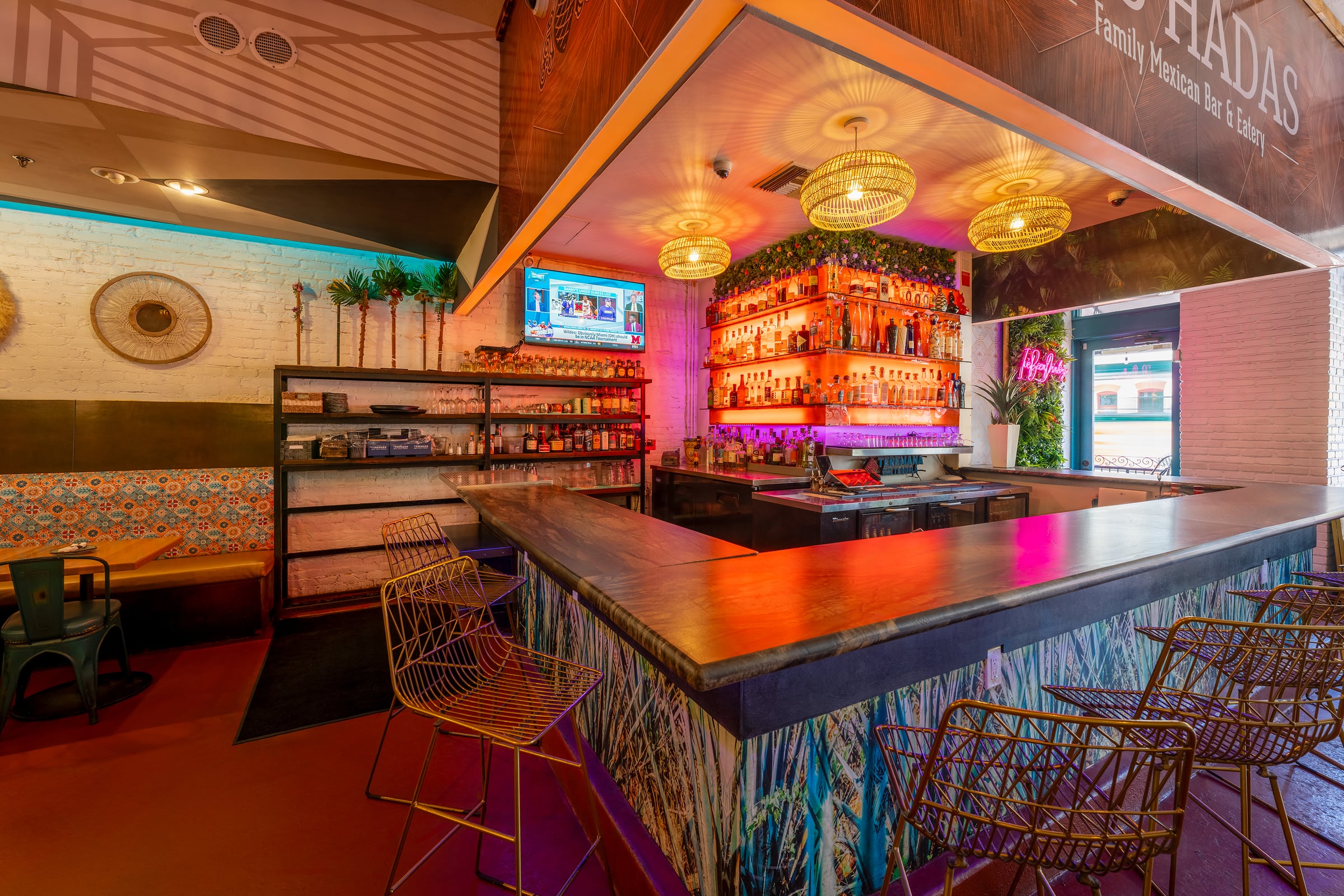 Gaslamp Restaurant / Bar For Sale