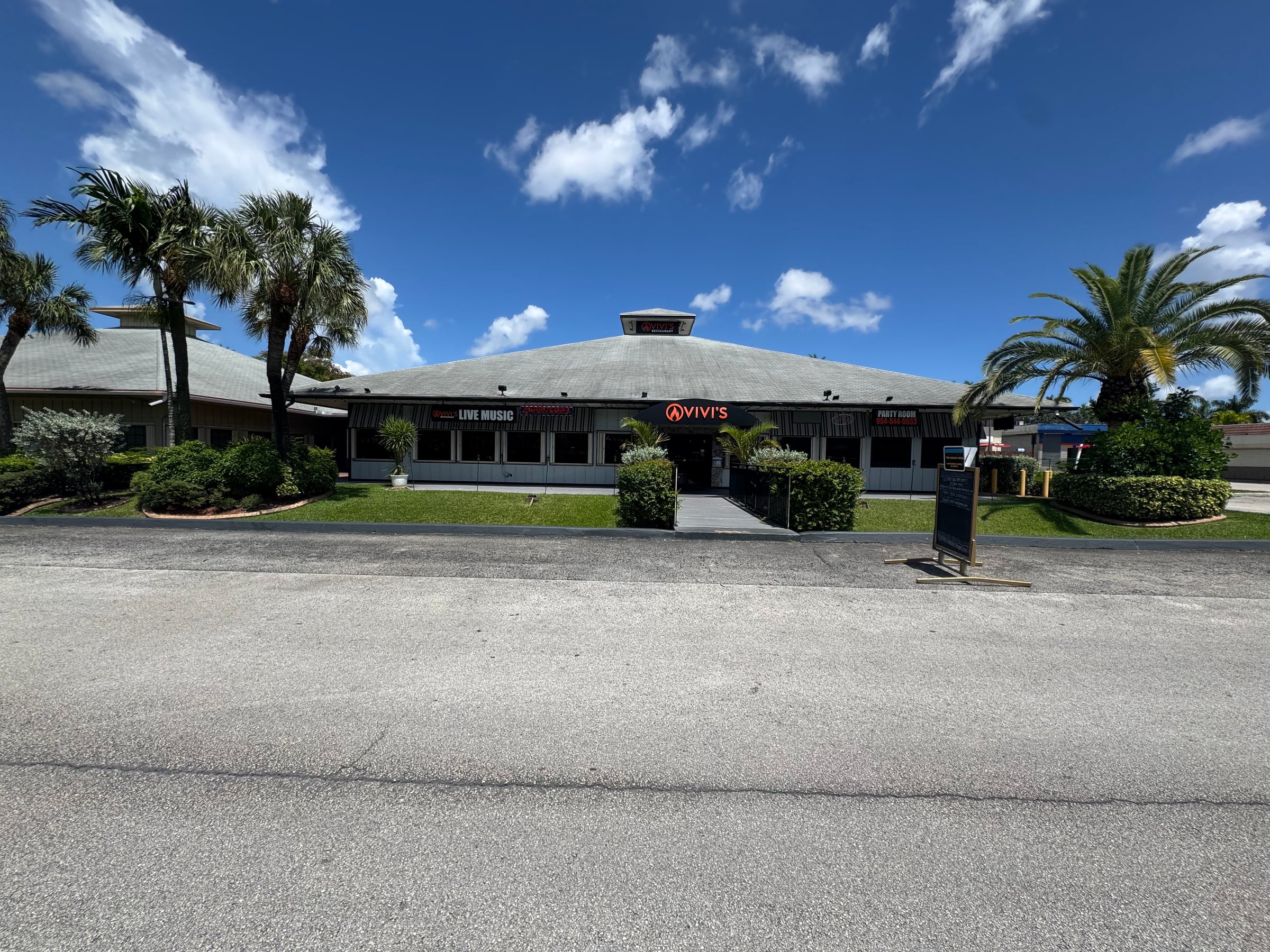 Full Restaurant for Lease in Hollywood, FL, 6,400 SF