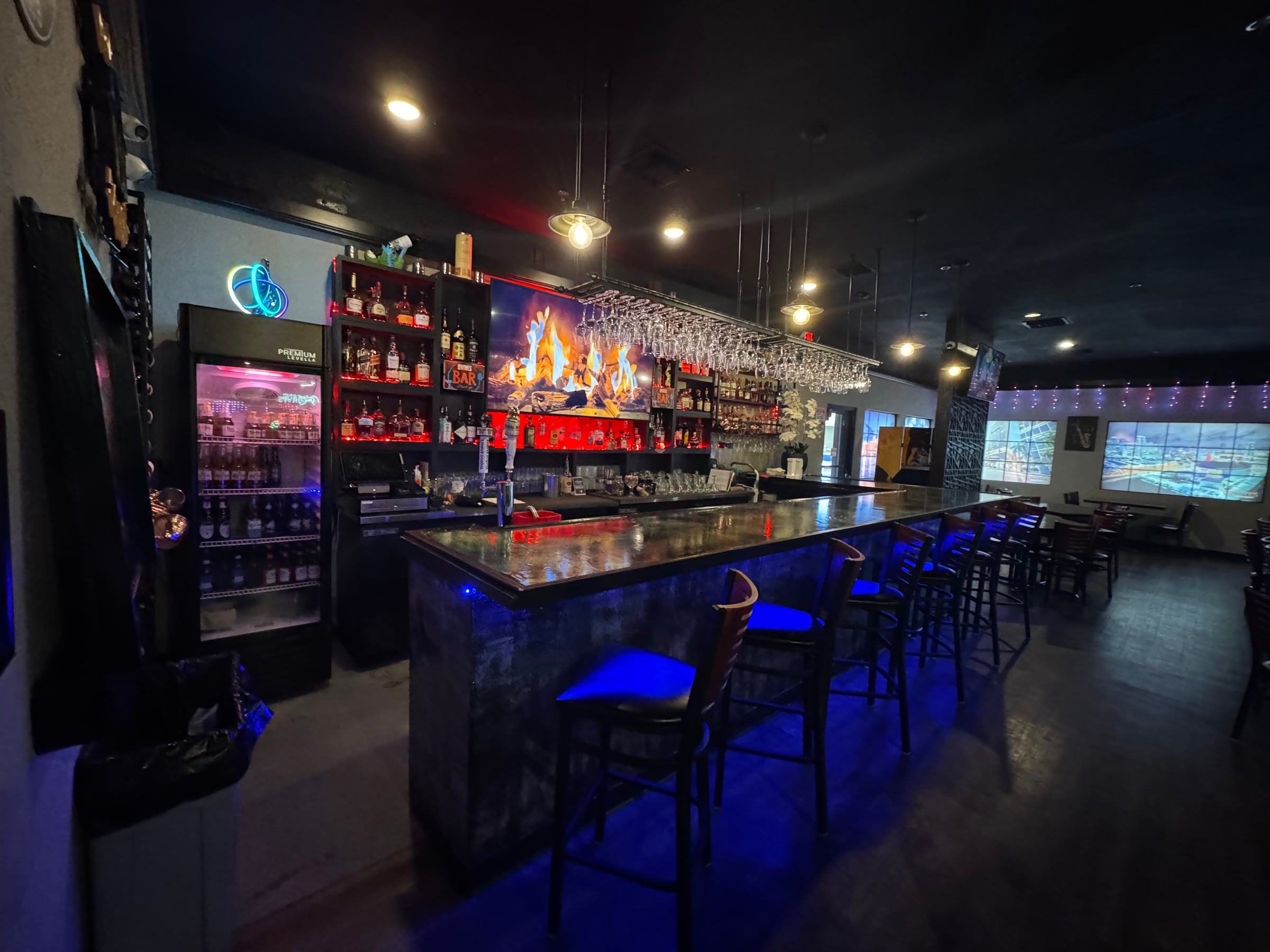 Full Restaurant for Lease in Hollywood, FL, 6,400 SF - Thumbnail 2