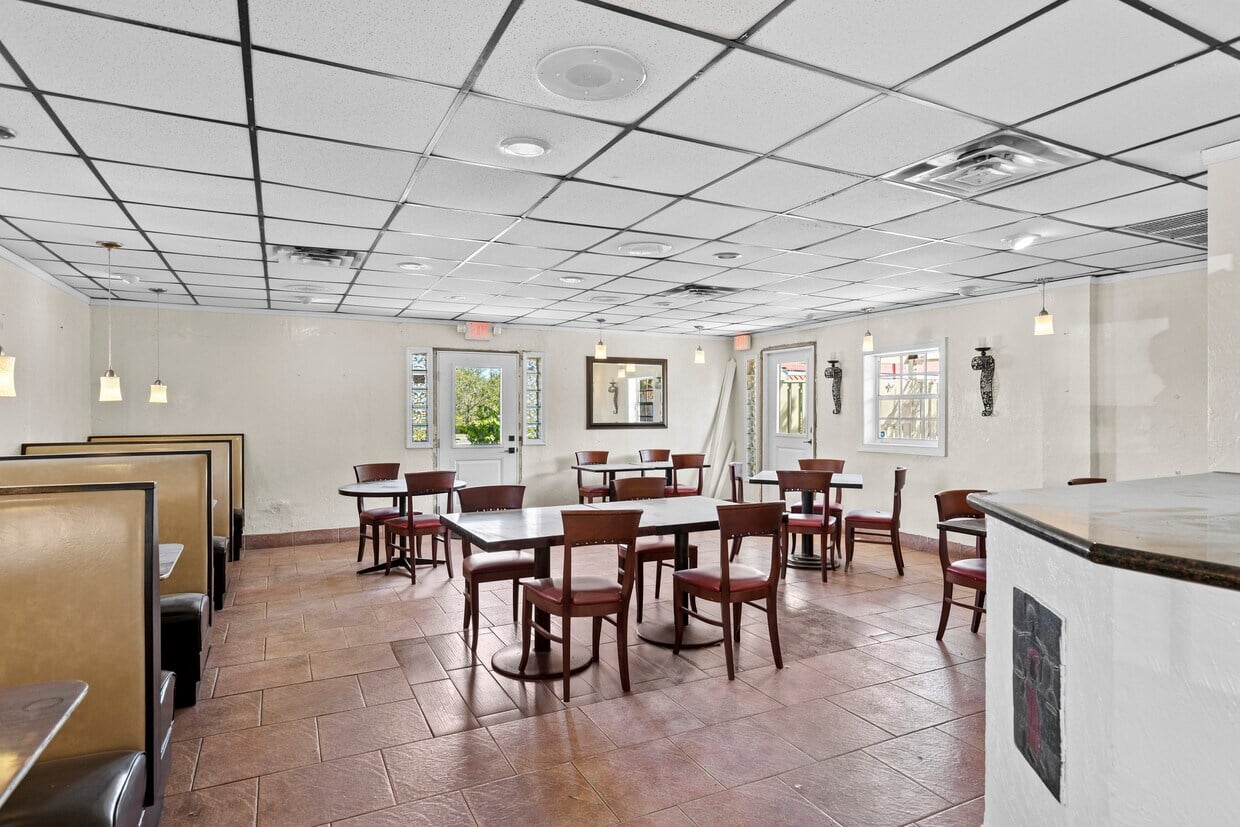 Full Restaurant for Lease in West Palm Beach, FL, 1,791 SF - Thumbnail 5